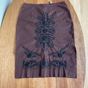 🍍Embroidered pencil style skirt size 8